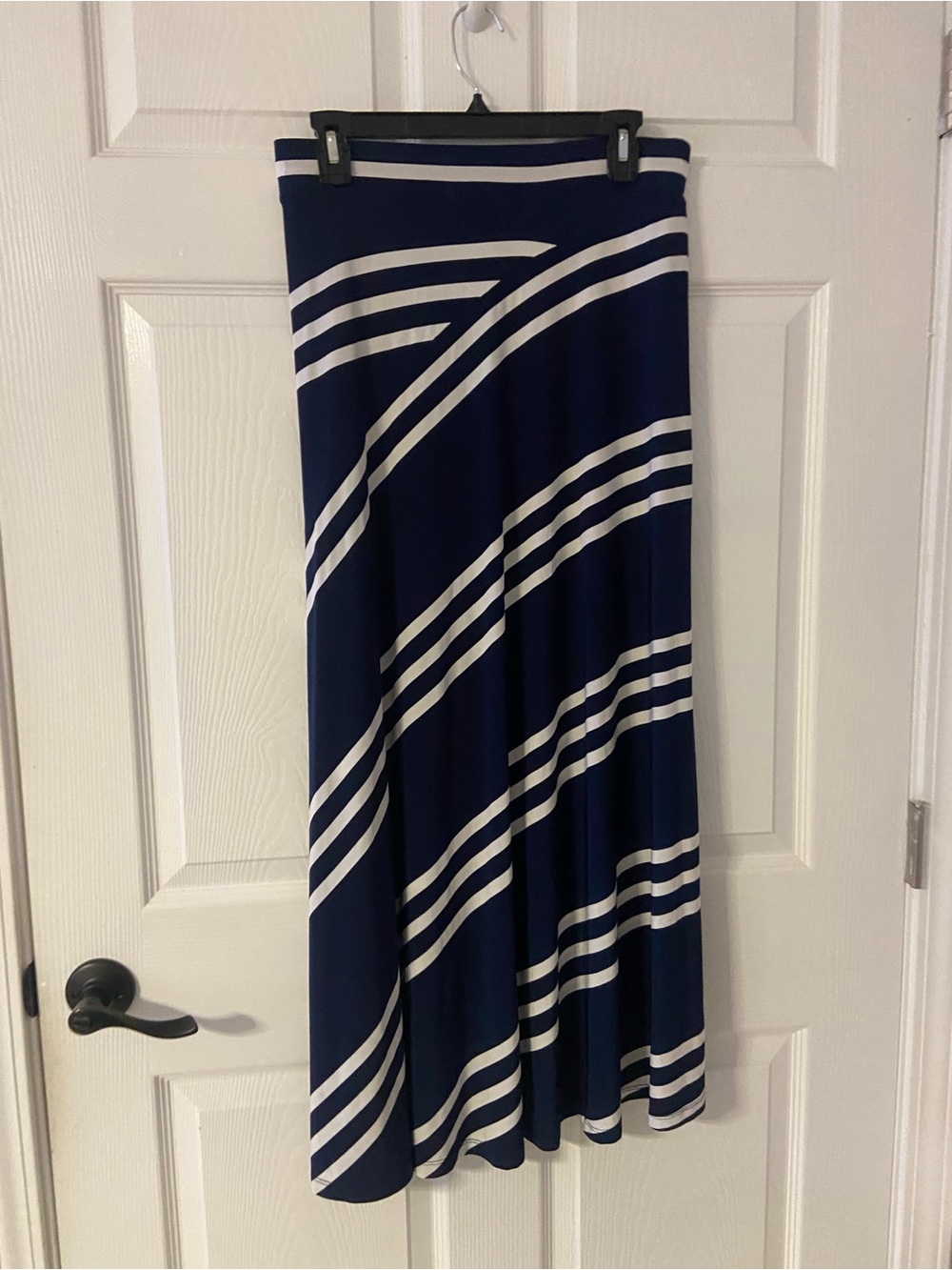 T40a- INC Navy-White Slanting Striped Knit Midi Skirt
